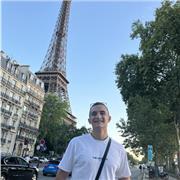 Professeur de Français Langues Étrangères avec plusieurs années d’expérience dans l’enseignement